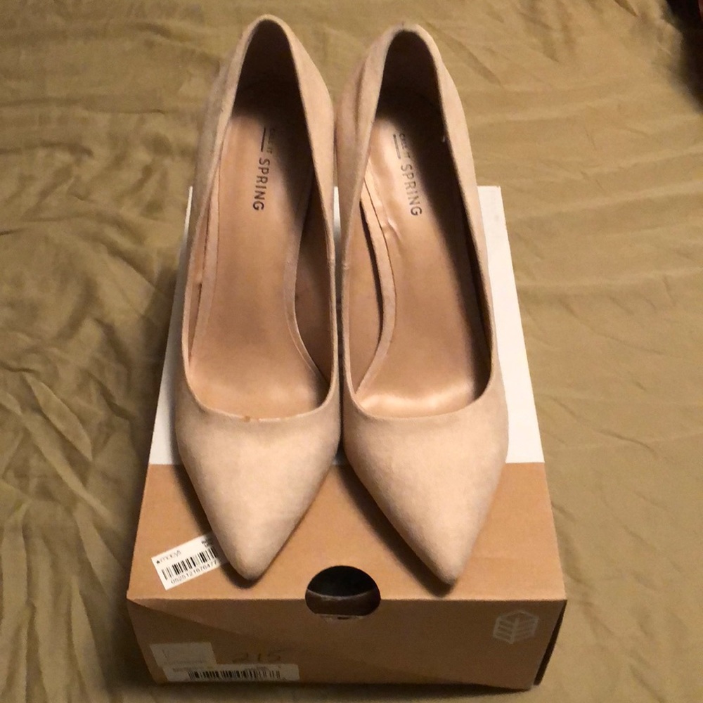 Tan suede pumps